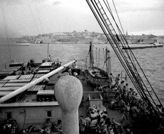 Images/1951 1LF 1950   Fayid Bn 1st  XI Soccer v RHA775.jpg